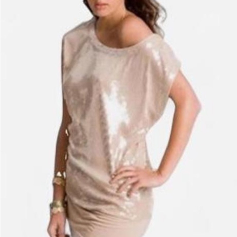 Guess by Marciano Beige
Celine Sequin Off Shoulder Tunic Mini Dress Large